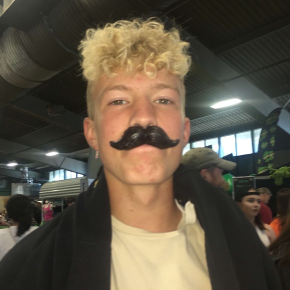 Profile Picture of Mason Garrett (@masongarrett7) on Poshmark