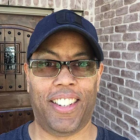 Profile Picture of Efton Geary (@efton2) on Poshmark