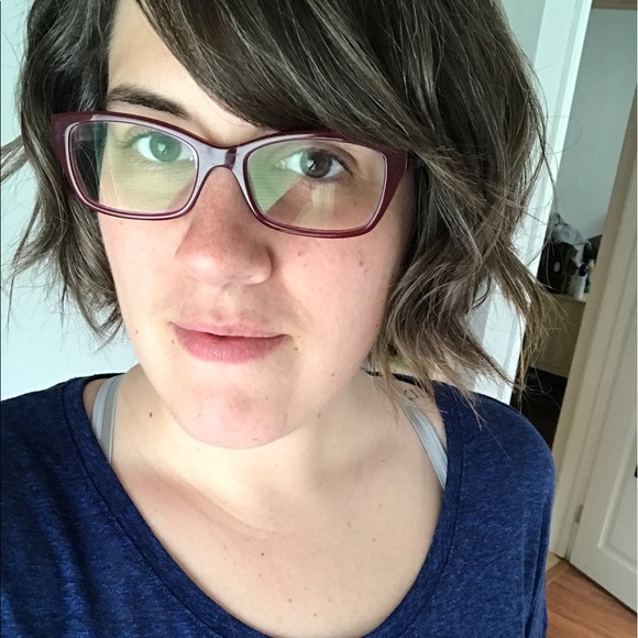 Profile Picture of Elizabeth Gregg (@ea_gregg) on Poshmark