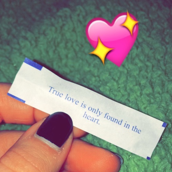 Profile Picture of Julia Tiano (@julia9394) on Poshmark