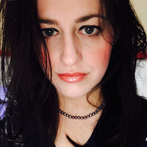 Profile Picture of Crystal Shook (@cshook3030) on Poshmark