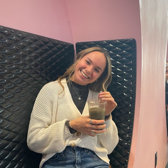 Profile Picture of Grace Corello (@graceecorello) on Poshmark
