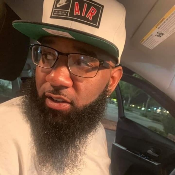 Profile Picture of Craig Couch (@craigcouch) on Poshmark