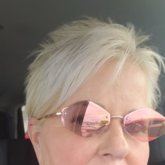 Profile Picture of Cindy Vanness (@cindyvanness) on Poshmark