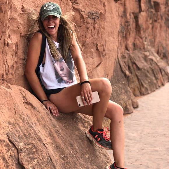 Profile Picture of Amber Featherstone (@a_featherstone) on Poshmark