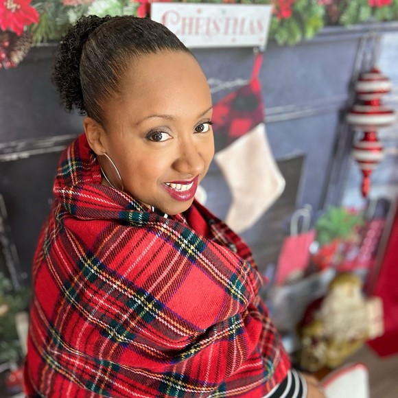 Profile Picture of Amanda Guiseppi (@amandaguiseppi) on Poshmark