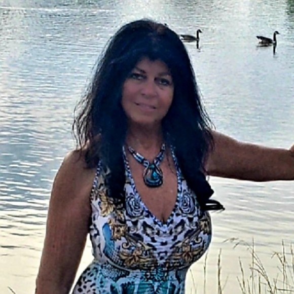 Profile Picture of Debra Devore (@debradevore1639) on Poshmark