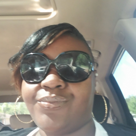Profile Picture of Syreeta Goodman (@tamieserubi) on Poshmark