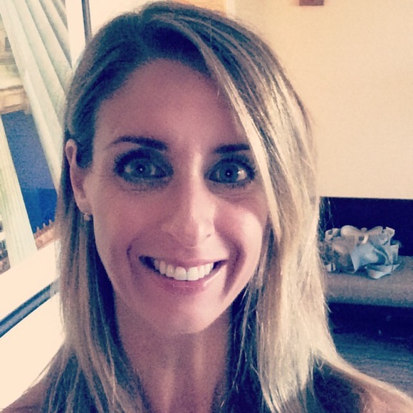 Profile Picture of Joelle Testa (@joelletesta) on Poshmark