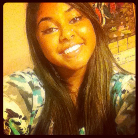 Profile Picture of Uma Chatterjee (@umachatterjee) on Poshmark