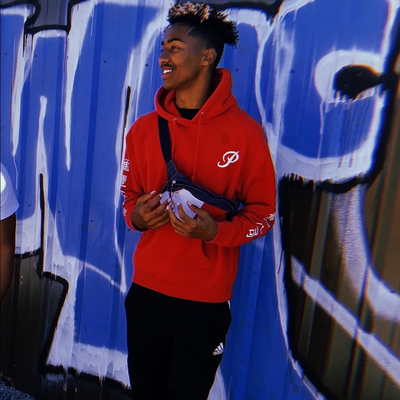 Profile Picture of Cleveland Marong (@7cleveland) on Poshmark