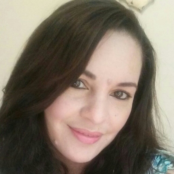 Profile Picture of Angela Quintero (@angelaqbaker) on Poshmark