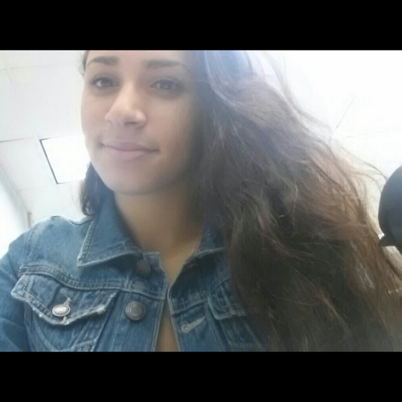 Profile Picture of Brenda Villarreal (@bvilla39) on Poshmark
