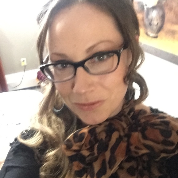 Profile Picture of Danielle Collier (@ddzdivadelites) on Poshmark