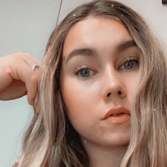 Profile Picture of Crystal Warwick (@crystalwarwick3) on Poshmark