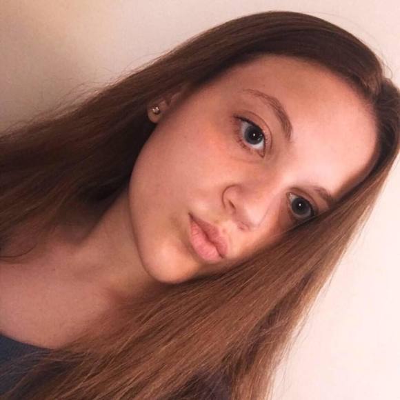 Profile Picture of Andrea Settembrino (@andreaboo0113) on Poshmark