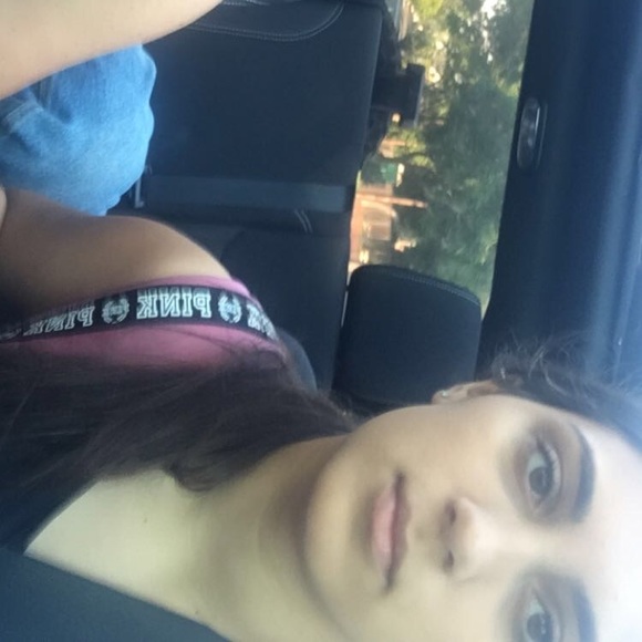 Profile Picture of Liz Shimsky (@eshimsky) on Poshmark