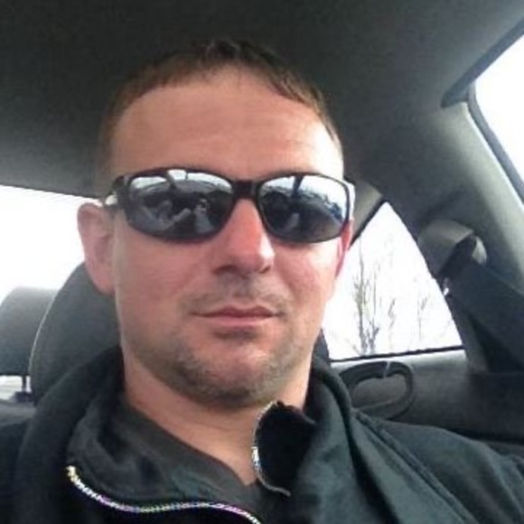 Profile Picture of Roy Fenstermaker (@royfensterma298) on Poshmark