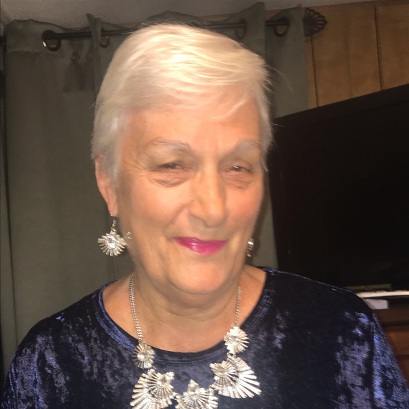 Profile Picture of Joan Walters (@j0anmar1e) on Poshmark