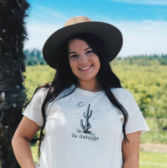 Kennedy Nofziger - Poshmark Profile Picture of Kennedy Nofziger (@kennedynofziger) on Poshmark