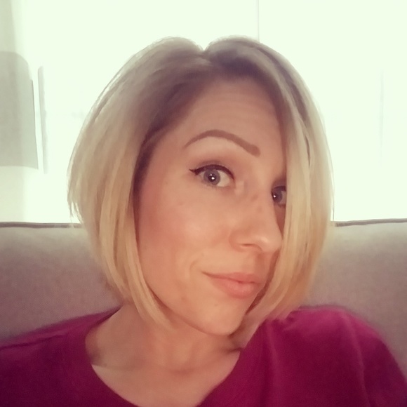 Profile Picture of Dana Lantier (@danalantier) on Poshmark