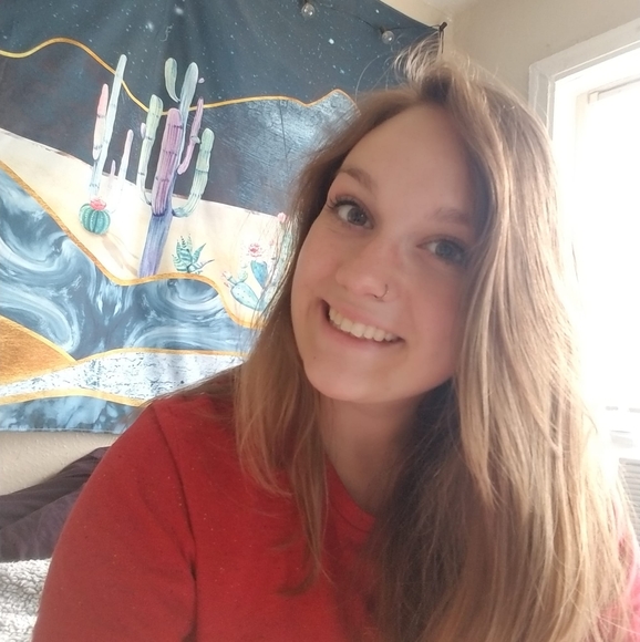 Profile Picture of Elizabeth Tustison (@etustison74) on Poshmark