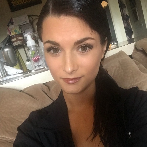 Profile Picture of Kayla Helmrich (@knikki93) on Poshmark