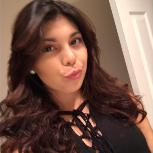 Profile Picture of Monique Jimenez (@jsmonique) on Poshmark