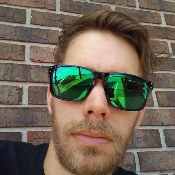 Profile Picture of Joshua Blanton (@blanton1717) on Poshmark