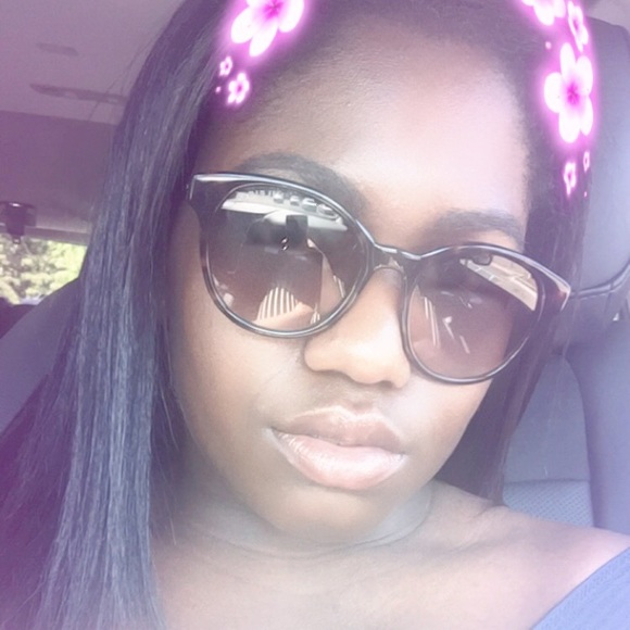 Profile Picture of Arielle Mcentyre (@acmcentyre) on Poshmark