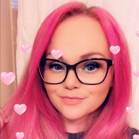 Profile Picture of Janielle Soza (@janiellesoza) on Poshmark