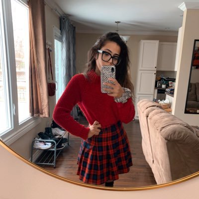 Profile Picture of Iris Flores (@Irisfloresa) on Twitter