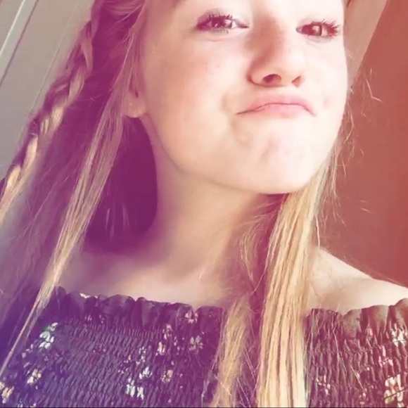 Profile Picture of Alexa Cangey (@alexa_cangey) on Poshmark