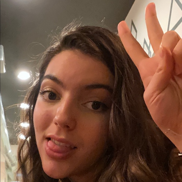 Profile Picture of Susanna Reigner (@susannar03) on Poshmark