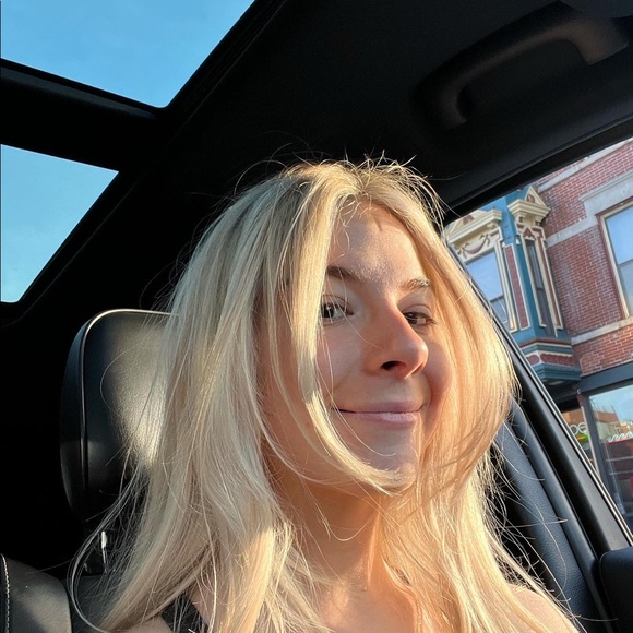 Profile Picture of Miranda Fosnaugh (@mfosnaugh2) on Poshmark