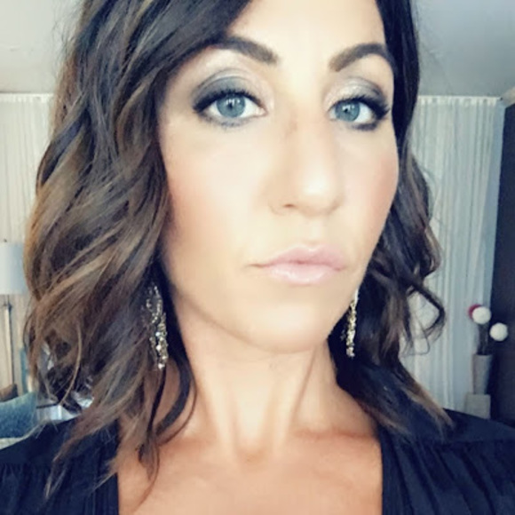 Profile Picture of Nancy Volinsky (@nancyvolinsky) on Poshmark