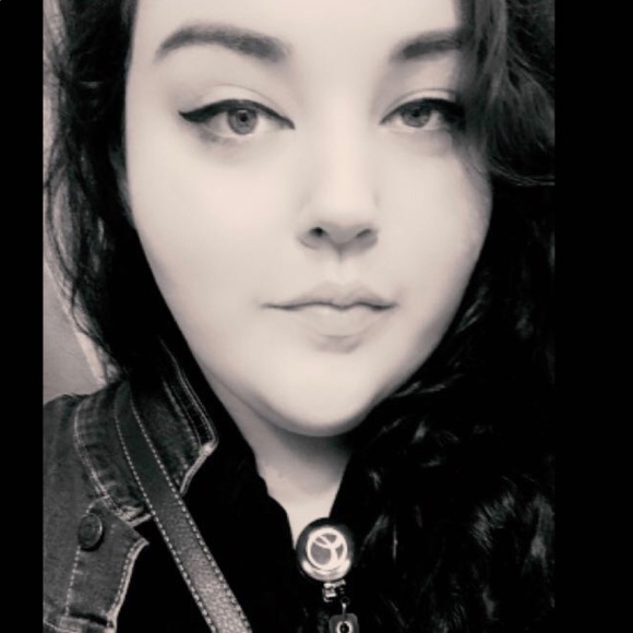 Profile Picture of Bianca Orue (@borue) on Poshmark