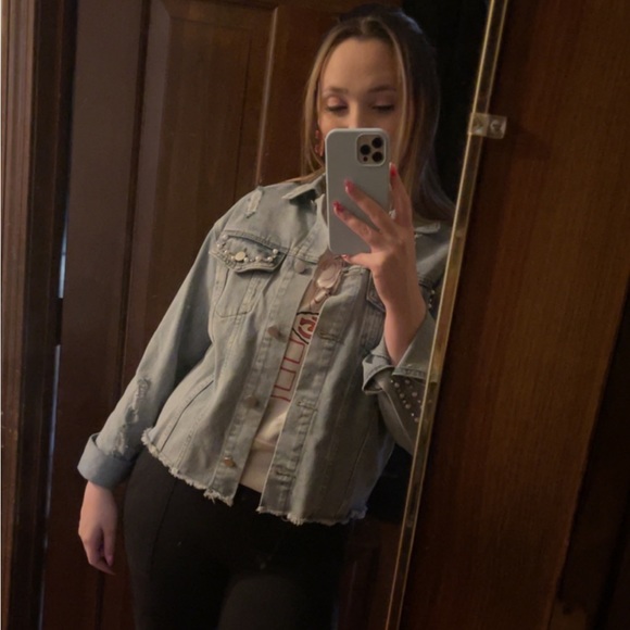 Profile Picture of Kaleigh Bennefeld (@kbennefeld13) on Poshmark