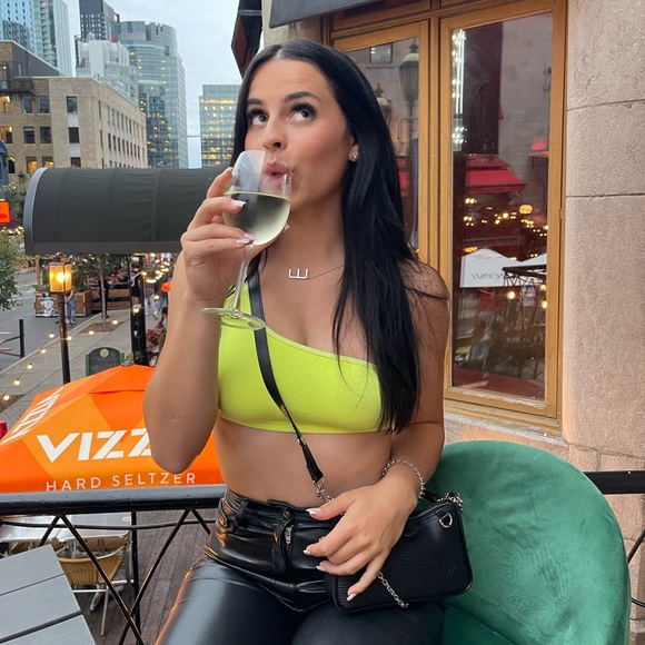 Erika Schnurr - Poshmark Profile Picture of Erika Schnurr (@erikaschnurr) on Poshmark