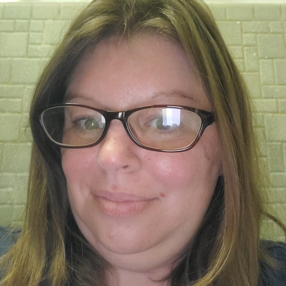 Profile Picture of Kate Gamboa (@coolmom1981) on Poshmark