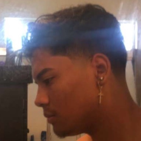 Profile Picture of Matthew Zavala (@mattyzav) on Poshmark