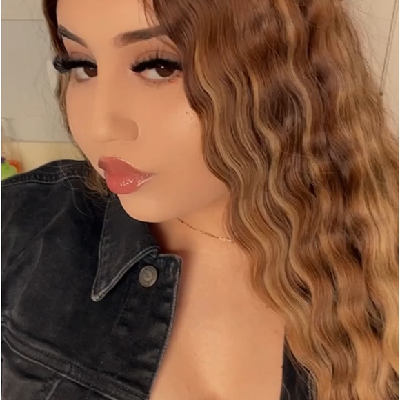 Profile Picture of Isabel Barraza (@isssaaxo) on Poshmark