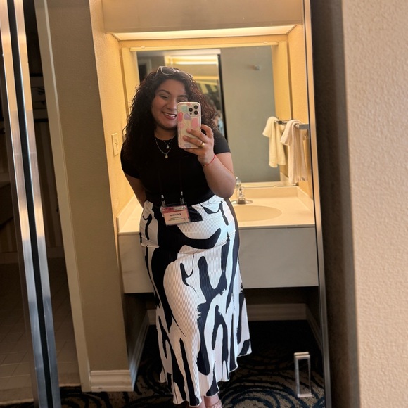 Profile Picture of Valentina Rodriguez (@valeenx) on Poshmark