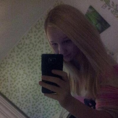 Profile Picture of Julia Forsberg (@juliaaduvet) on Twitter