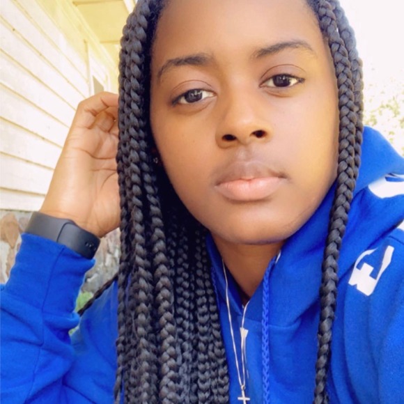 Profile Picture of Larae Reed (@rae882) on Poshmark