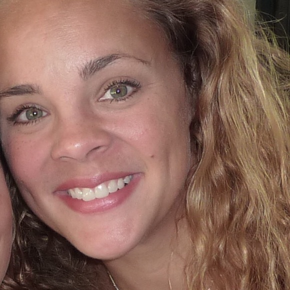 Profile Picture of Natalie Dohler (@swirlgirl73) on Poshmark