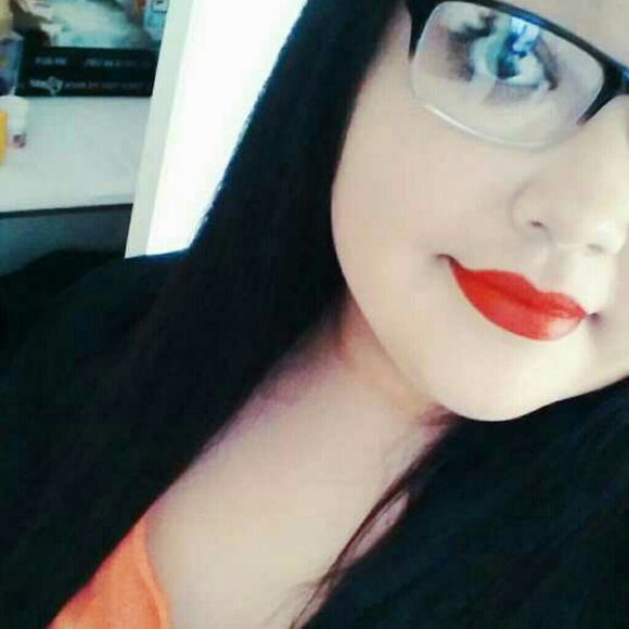 Profile Picture of Breanna Rodriguez (@breaashley) on Poshmark