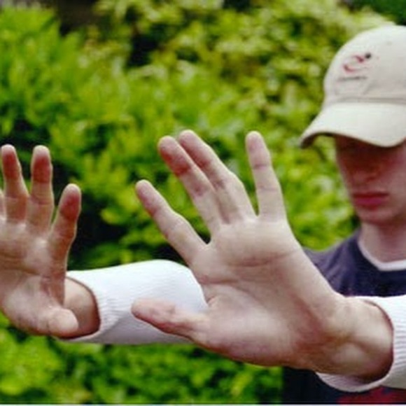 Profile Picture of Aaron Eisenberger (@aaronchi) on Poshmark