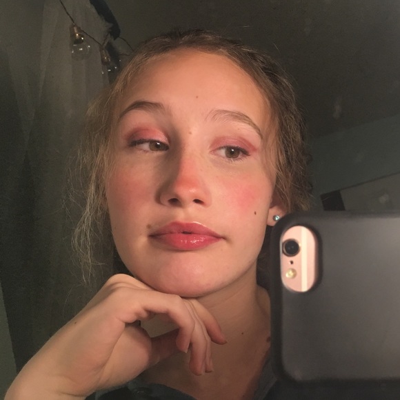 Profile Picture of Naomi Mckeel (@nmckeel) on Poshmark