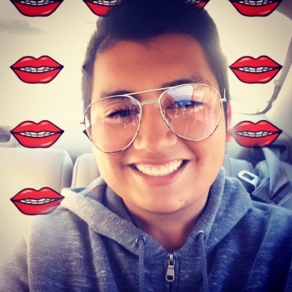 Julian Puentes - Poshmark Profile Picture of Julian Puentes (@ruthenic) on Poshmark